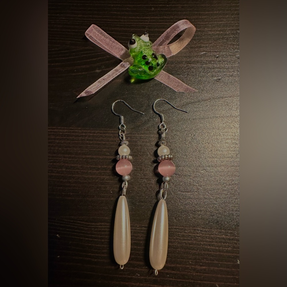 Coquette Pearl Cat’s Eye Earrings